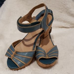 Light blue and tan cork platforms